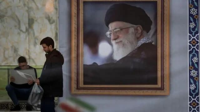 ترامب يأمل في التوصل إلى اتفاق مع إيران بعد تحذير خامنئي من حرب إقليمية