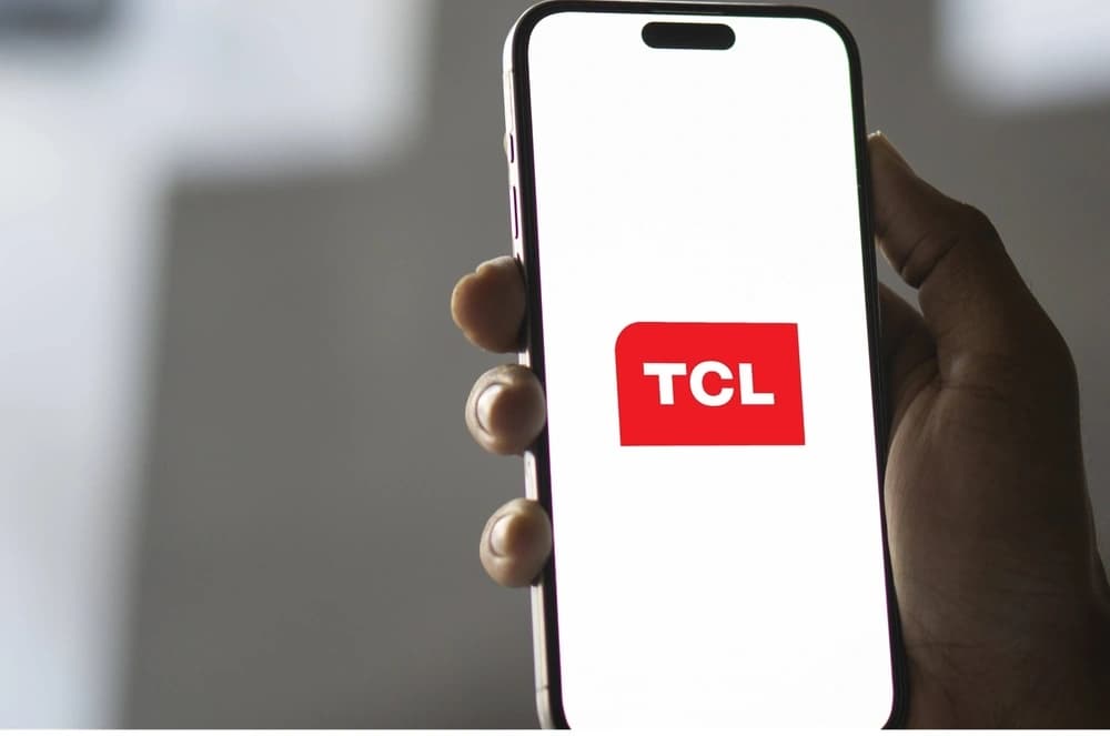 TCL تعود للمنافسة بهاتف جديد