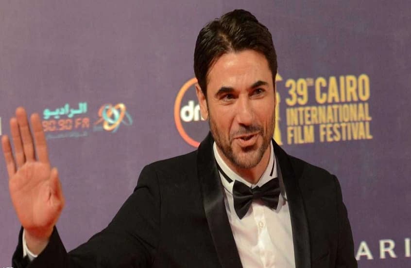 أحمد عز يحسم جدل زواجه السري