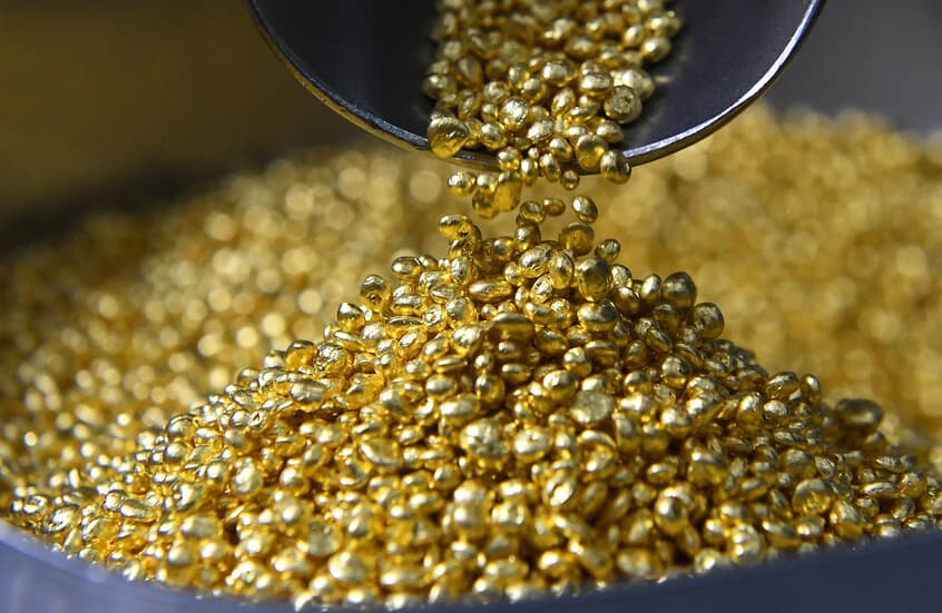 ارتفاع الذهب إلى مستوى قياسي